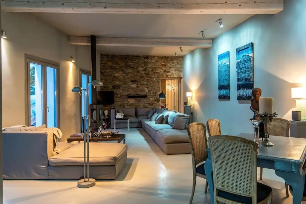White House 8 Bedrooms