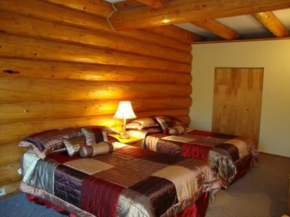 Helmcken Falls Lodge Cabin Rooms and RV Park