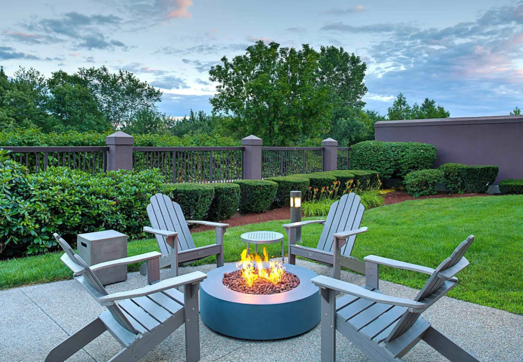 Courtyard by Marriott Manchester-Boston Regional Airport