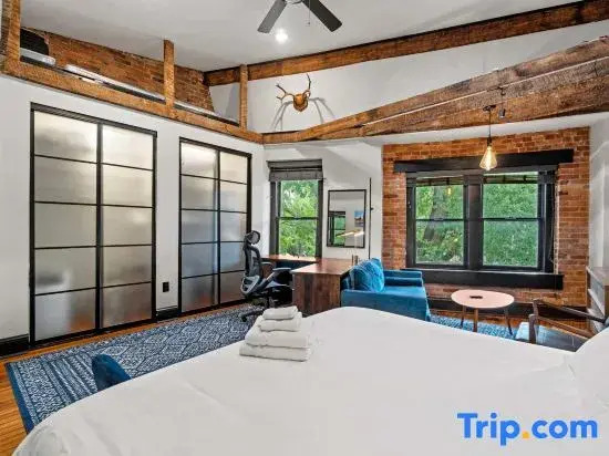 Luxury, Historic 4Bd Rowhouse in the Heart of DC!