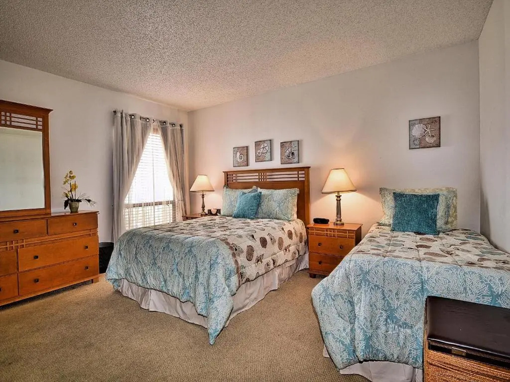 440 West Condos 1508S Walk to the Beach 555