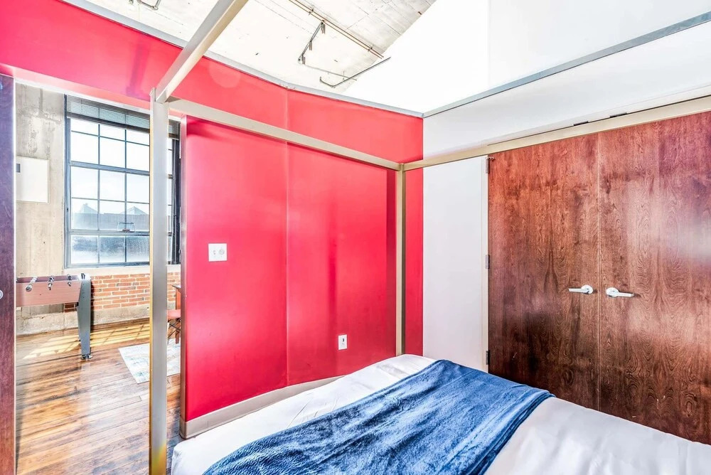2BR Park Ave Townhome with parking by Cozysuites