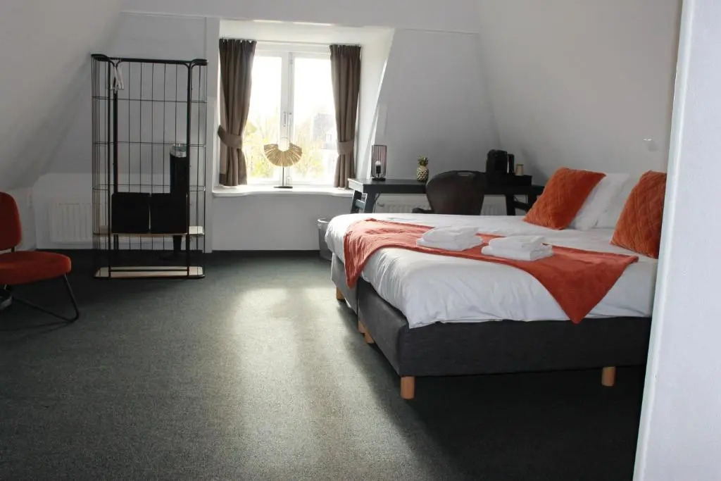Harbour Hub Hotel