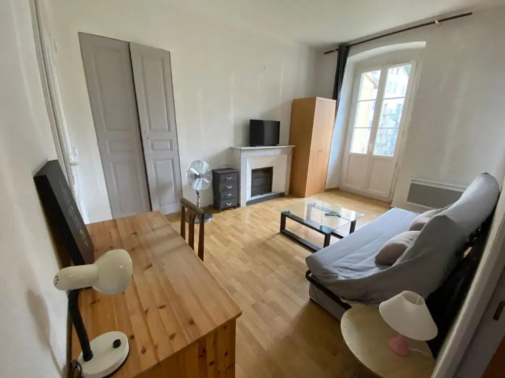 Charmant T1 plein centre Corte au 13 cours paoli wifi gratuit calme lumineux