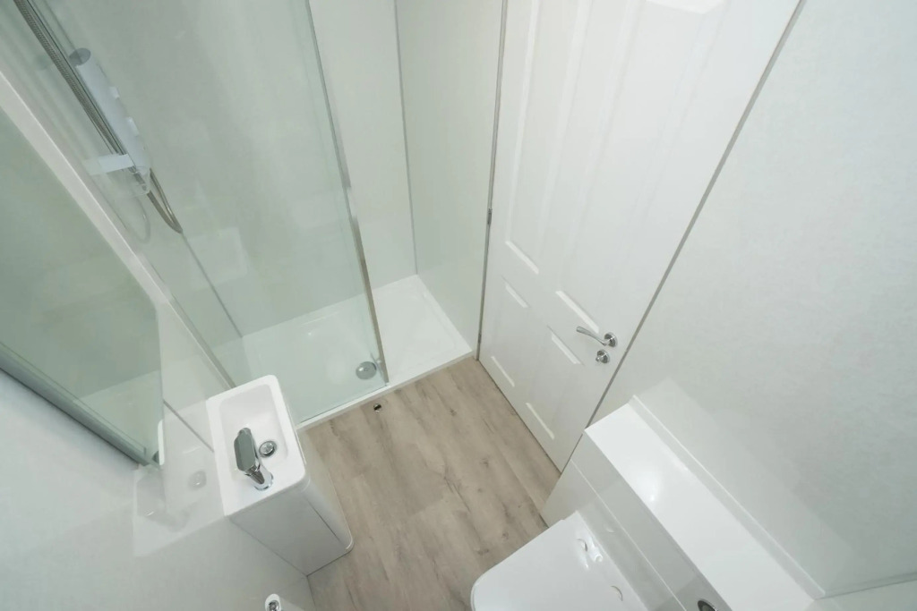 Find "DWELLCOME HOME Ltd" site for 10oo10 assurance from past guests FIVE DOUBLE Bedroom House with 6 beds, 1 King, 3 doubles, 1 small double, 1 single, 100Mbps broadband, drive parking for 2-3 vehicles, free street parking, Miles better than a hotel