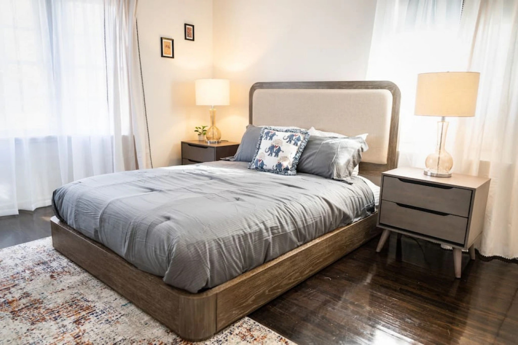 Updated Well-Appointed 3-Bedroom Home In Beautiful Burbank Neighborhood  (P49)