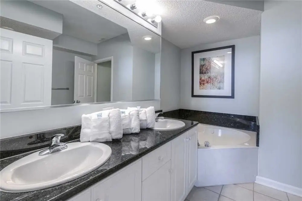 North Tower #809 Condominium 4 Bedrooms 3 Bathrooms Condo