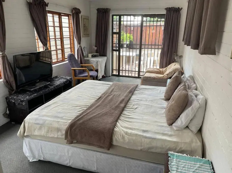 Central suburban suite in the heart of Joburg