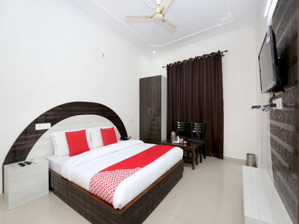 OYO 12025 Hotel Kamal Palace