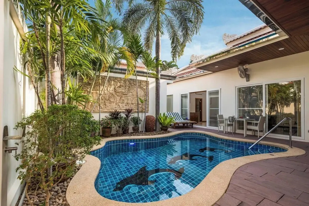 Luxury 3BR Pool Villa Pratamnak Soi5-50m to Beach