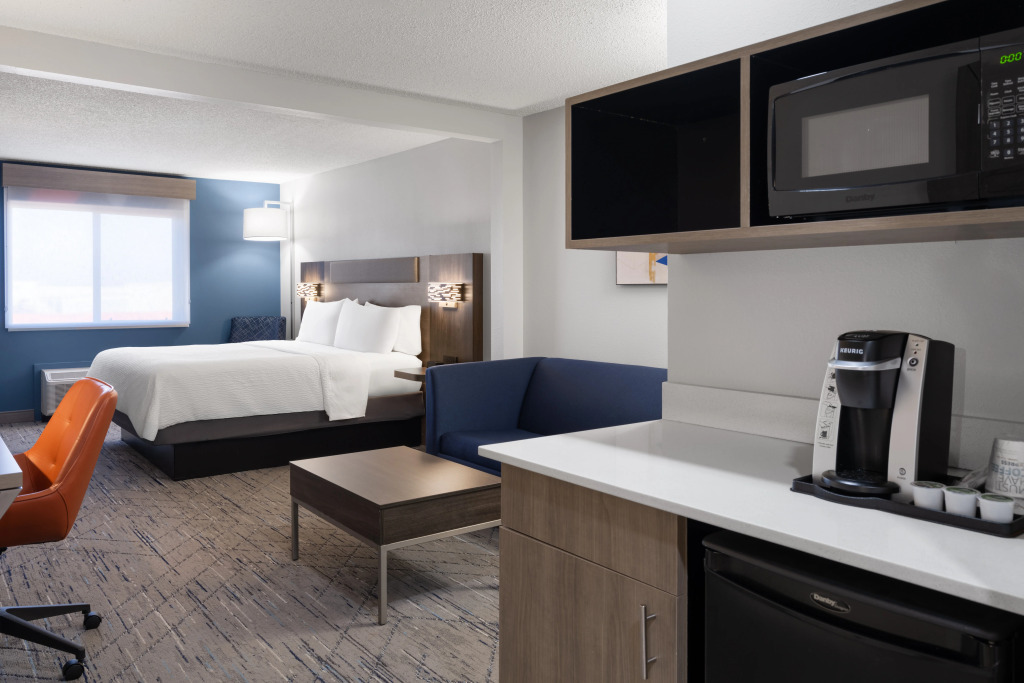 Holiday Inn Express & Suites Midwest City by IHG