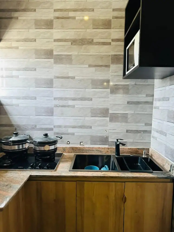 Mini Flat with Starlink Internet & Pool