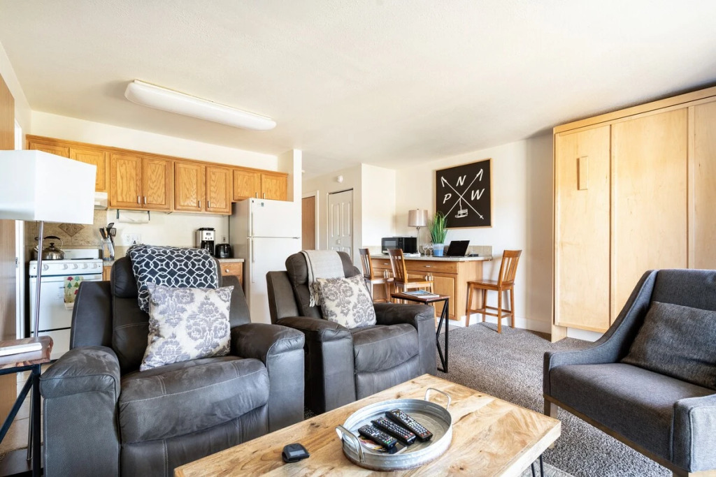 Walk to Downtown Bend&River! Fireplace, quiet