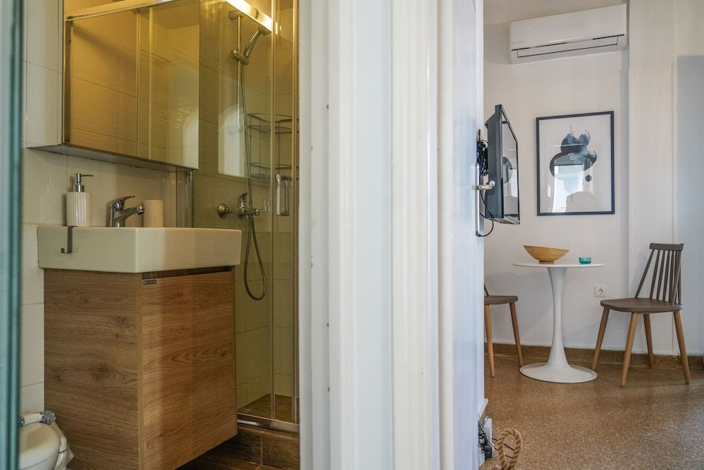 Breeze One Bedroom Apartment by BluPine