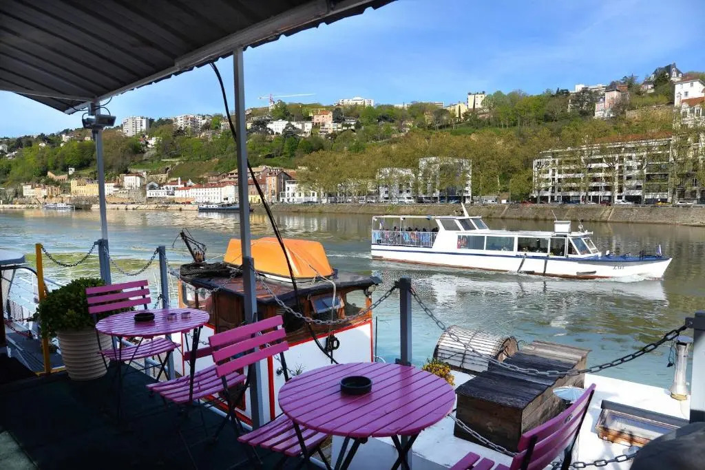 Studio Peniche au coeur de Lyon pour 2 personnes, insolite et calme