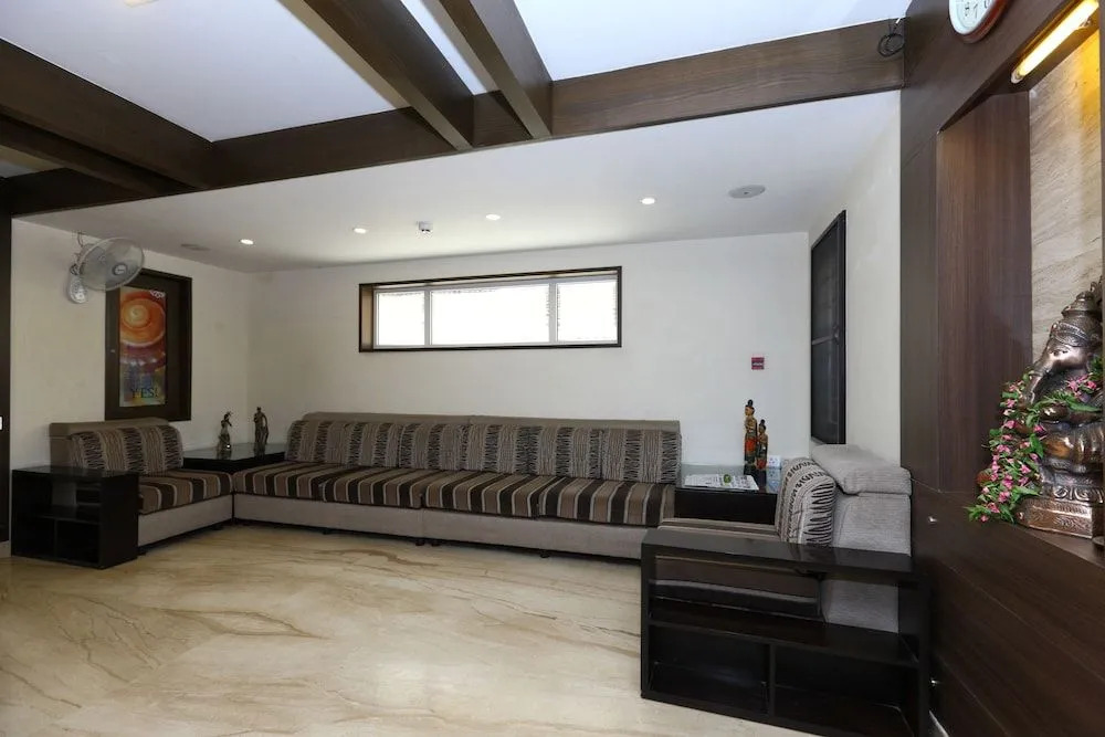 Collection O 4658 Akil Residency