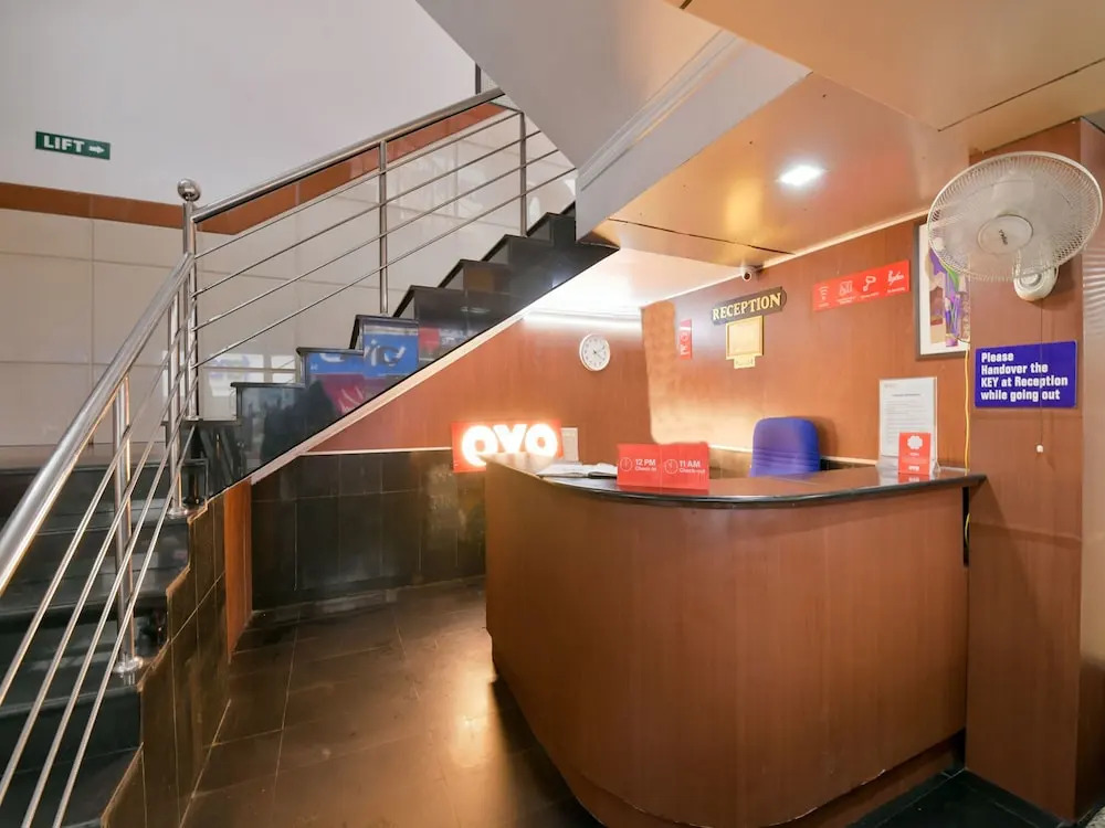 OYO 15099 New Queens Residency