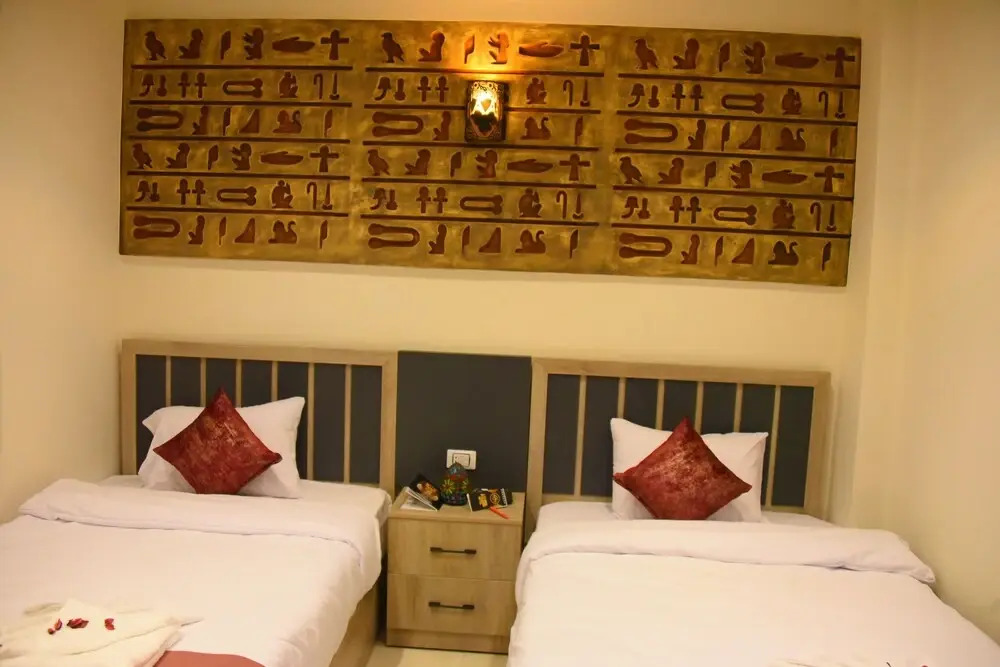 Laviana Pyramids Inn