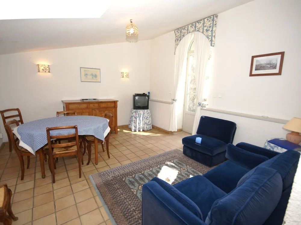 Magnificent Apartment in Castle With Garden, Swimming Pool and Next to Golf