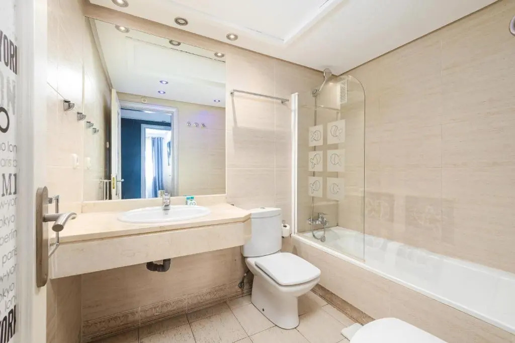 Trendy Apt. Puerto Banús (Free Parking & Pool) - RDR208