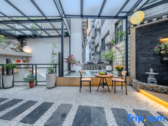 Jingsu Menglan Chunxiao Designer Courtyard Villa (Phoenix Ancient City Range Rover Station Store)