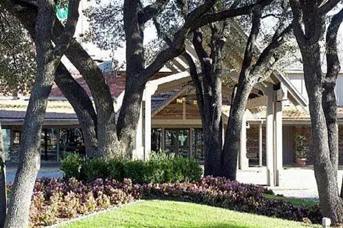 Green Oaks Hotel