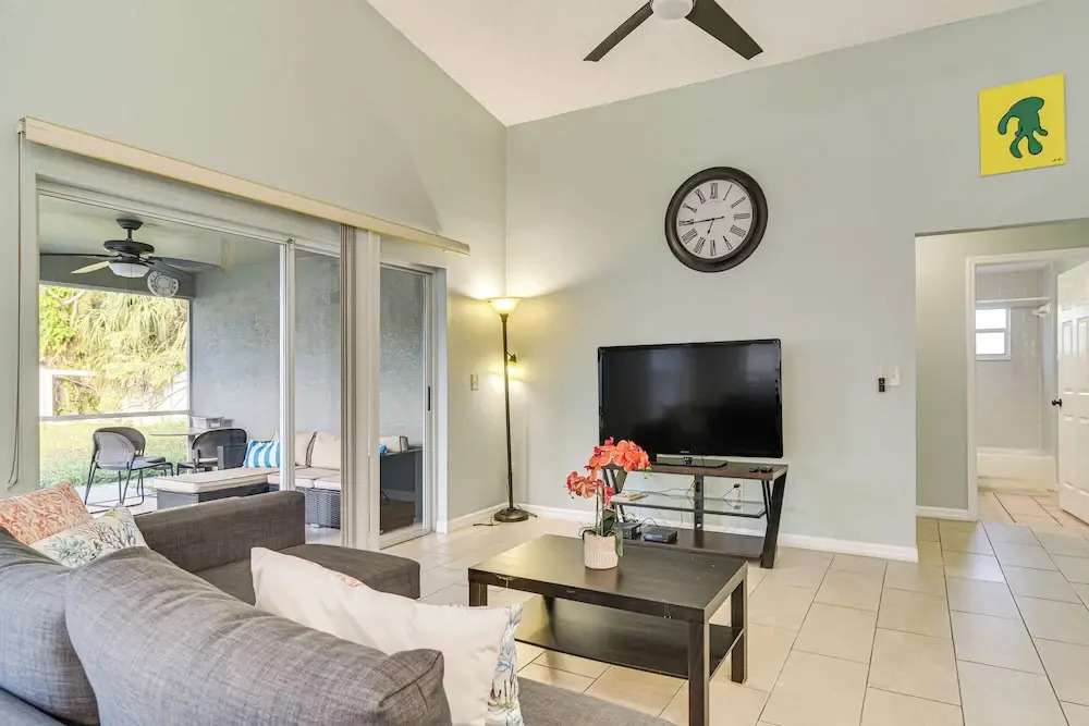 3 Mi to Clearwater Beach: Home w/ Patio & Grill!