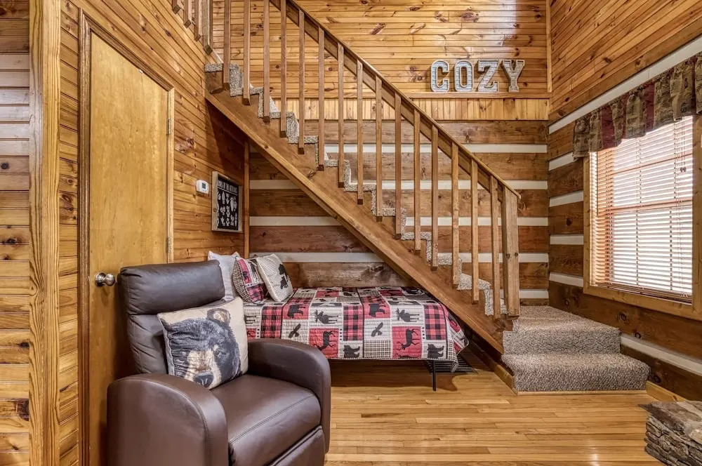 Er18 - The Lazy Bear View Great Location - Close To Town! 1 Bedroom Cabin by RedAwning