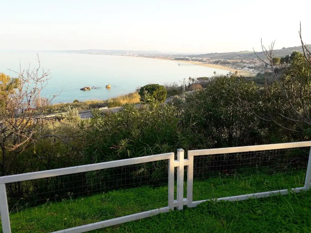 2 bedrooms house with sea view and furnished garden at Vasto 1 km away from the beach