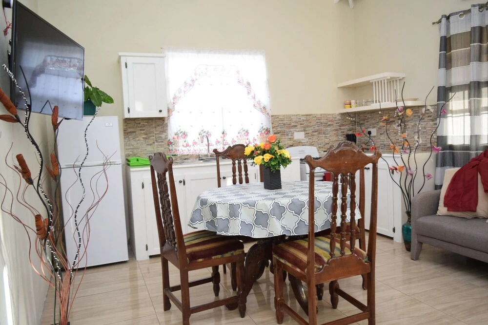 Justinn Apartments