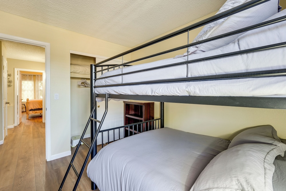 North Phoenix Home! Great Location + Private Patio