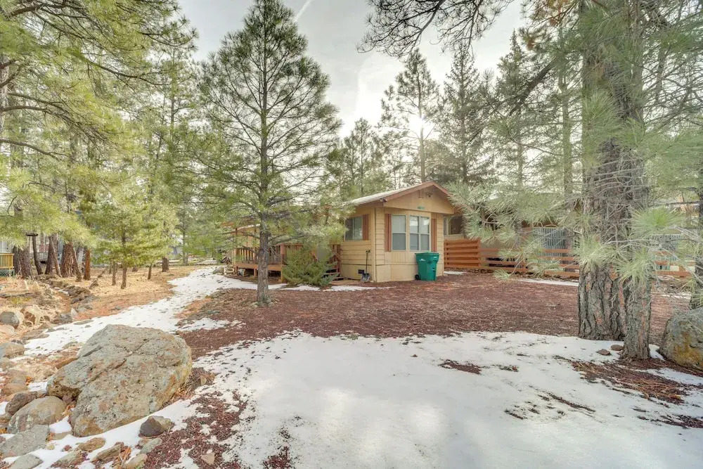 Near Hiking Trails: Tranquil Cabin in Munds Park!