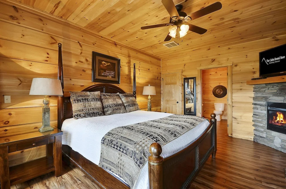 Gatlinburg Mansion 14 Bedroom Cabin by RedAwning