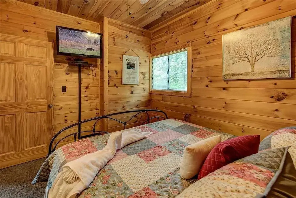 Smoky Mountain View 3 Bedroom Home with Hot Tub