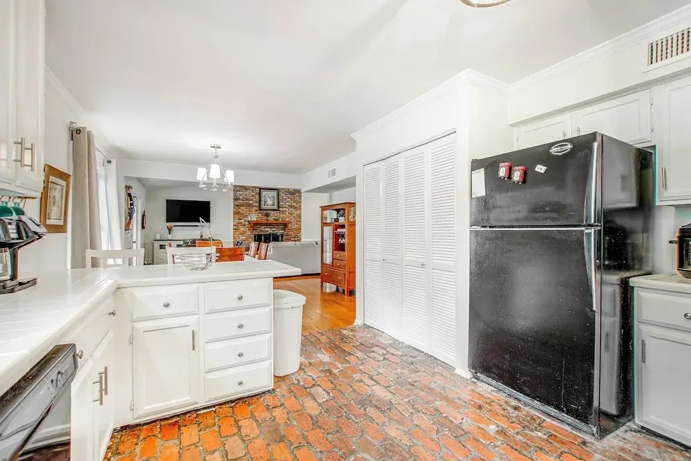 Relaxing, Dog-friendly Home With Furnished Patio, Washer/dryer, Wifi, & AC