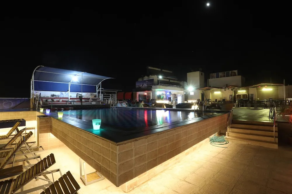 Mass Paradise Hotel