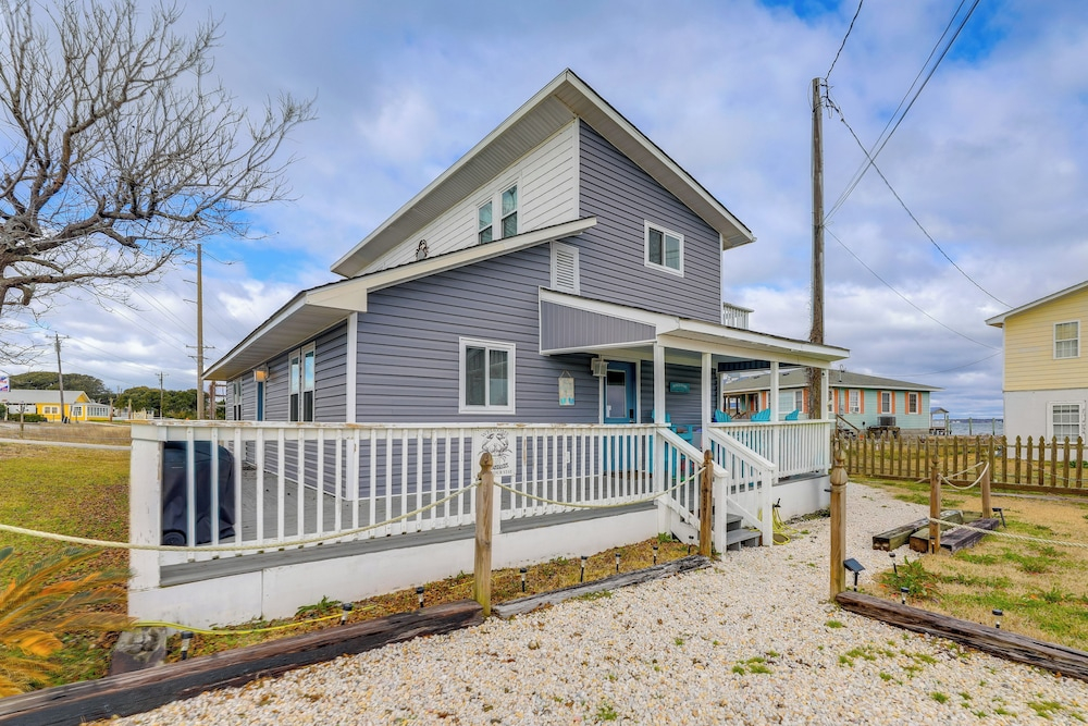 Luxe 'cozy Crab Shack' w/ Porch in Indian Beach!