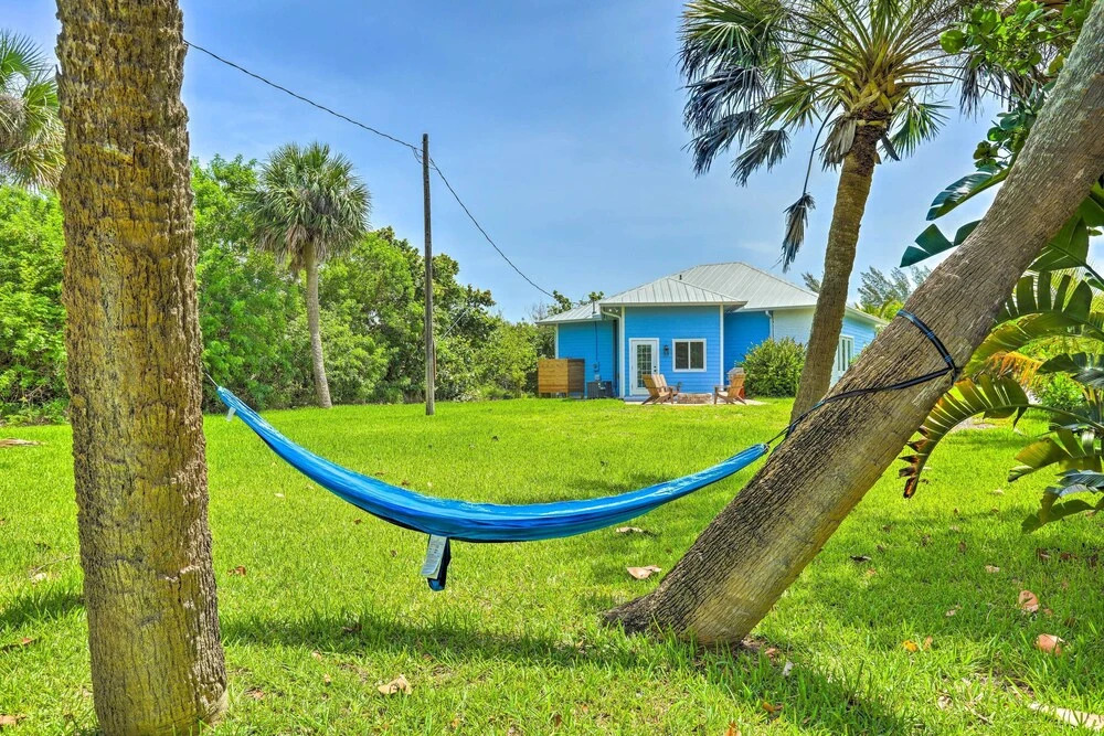 Hutchinson Island Cottage: Steps to the Beach