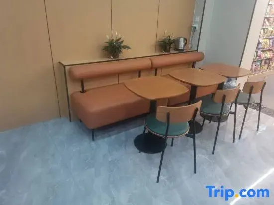 Yijing Hotel (Taiyuan South Railway Station North America N1 Xin'aolai Shopping Center Branch)