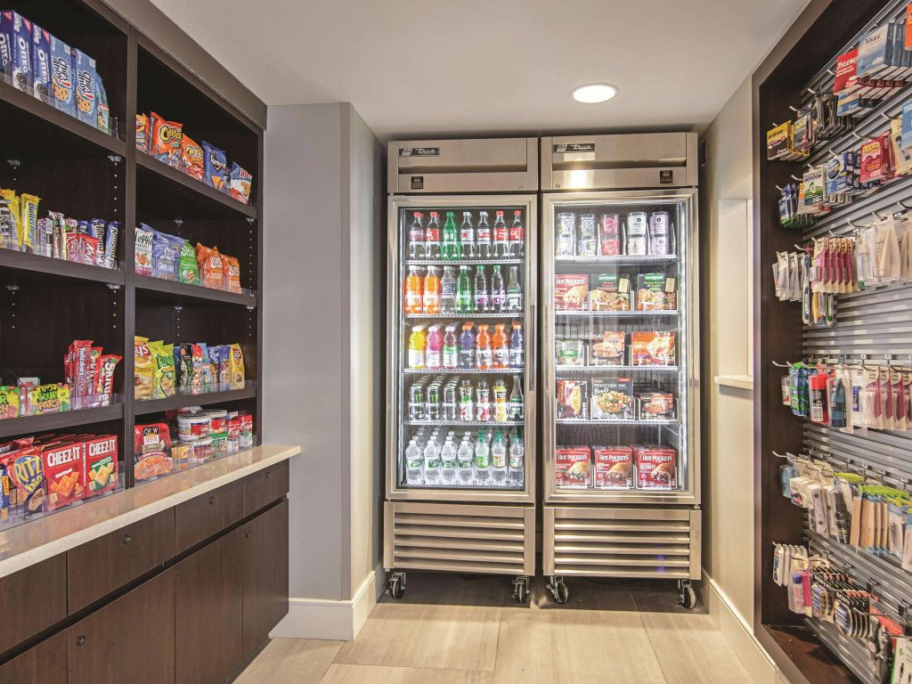 La Quinta Inn & Suites by Wyndham Portland DT Maine Med