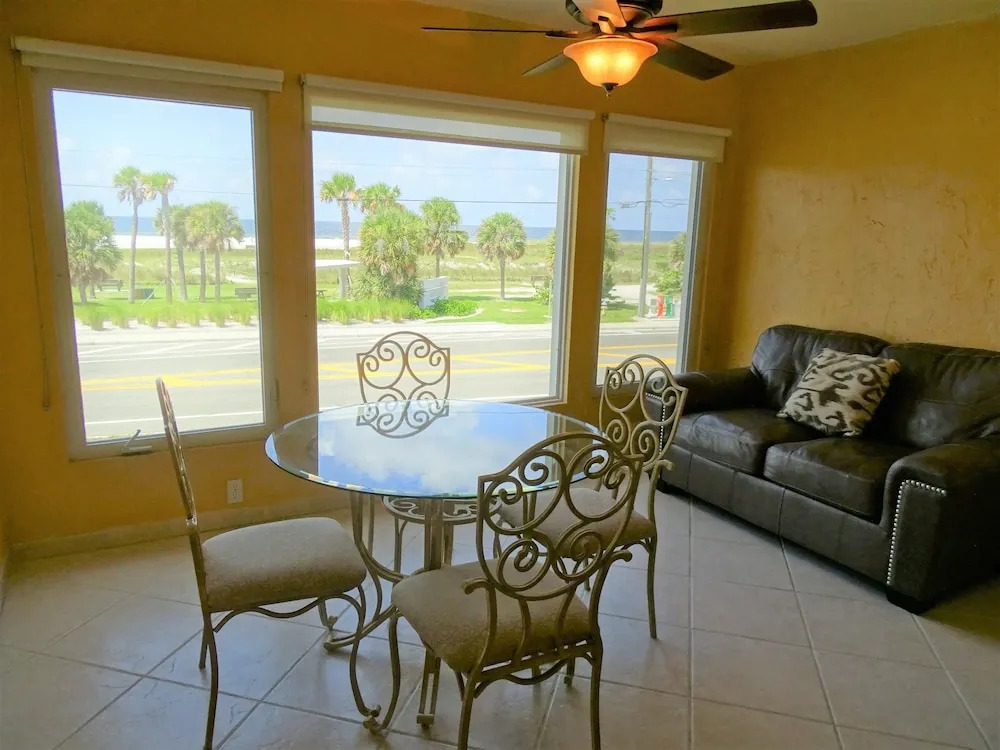 Sunset Royale 214 2 Bedrooms 2 Bathrooms Apts