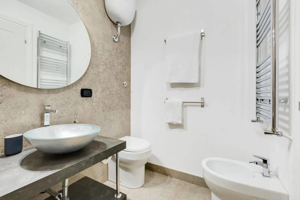 Large & Stylish 3 bed Flat in Excellent Location