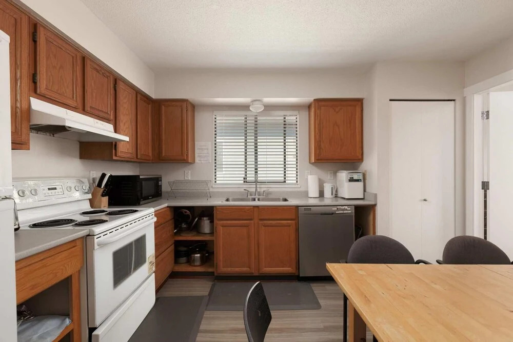 Huge 4 Bedroom Upper Suite