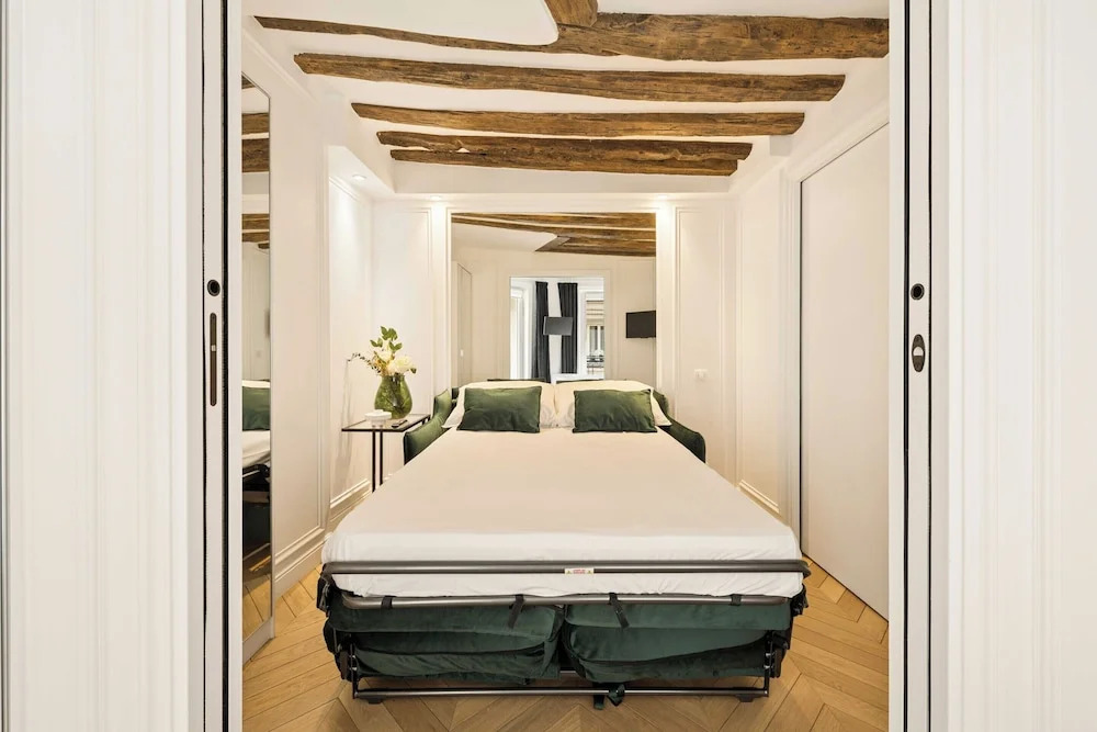 2bdr/5p Apartment au Centre de Paris in Downtown Paris