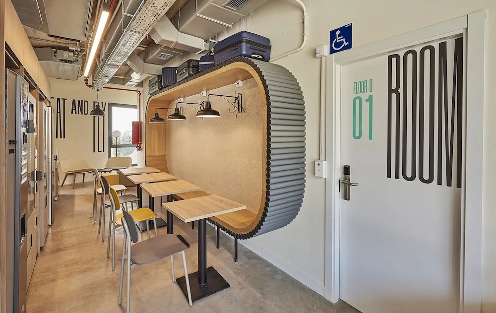 Hostelfly Madrid Airport