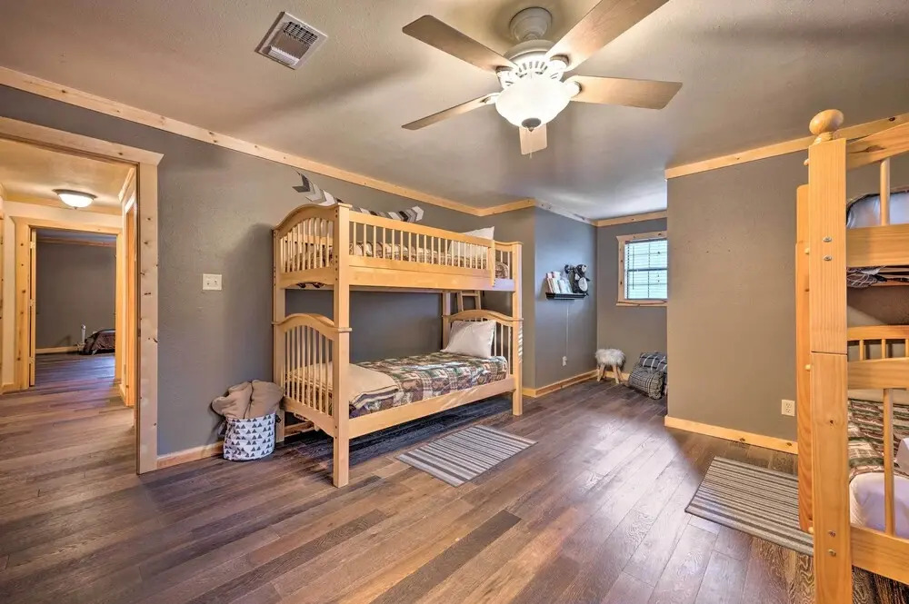 Broken Bow Retreat on 2 Acres w/ Hot Tub & Deck!