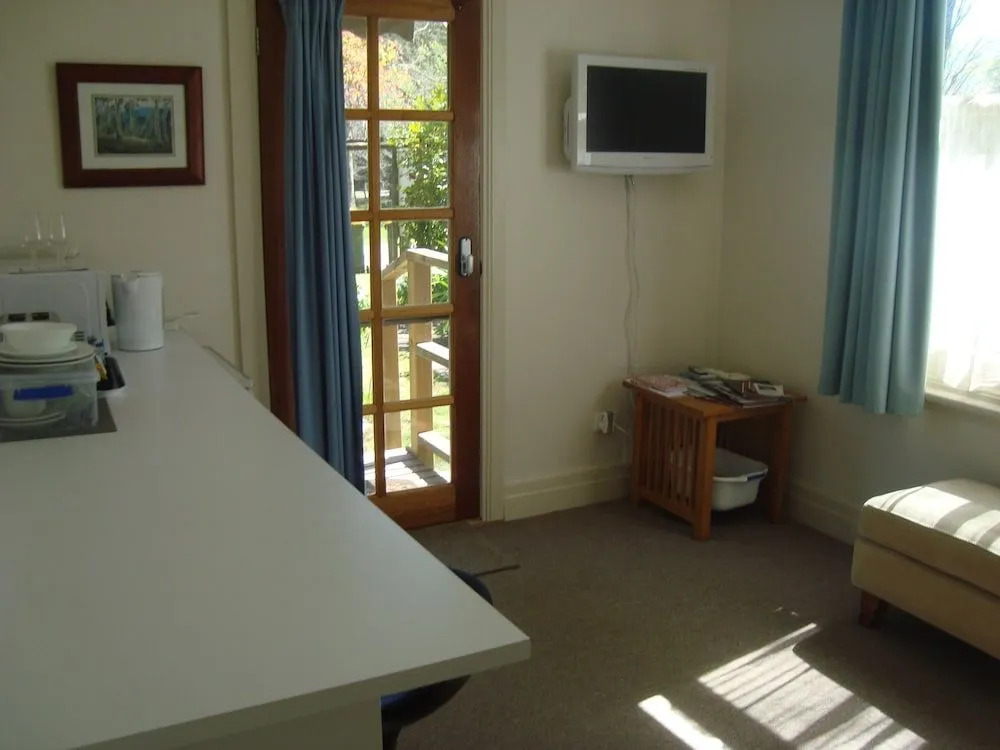 Elm Lodge Bright