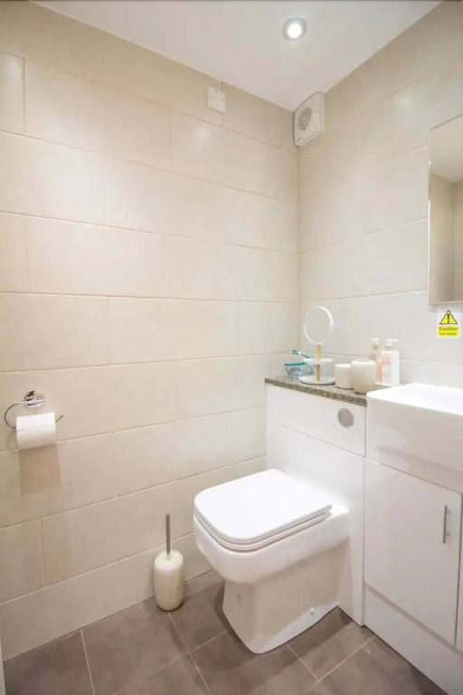 Beautiful & Private Apartment Seconds From Beach