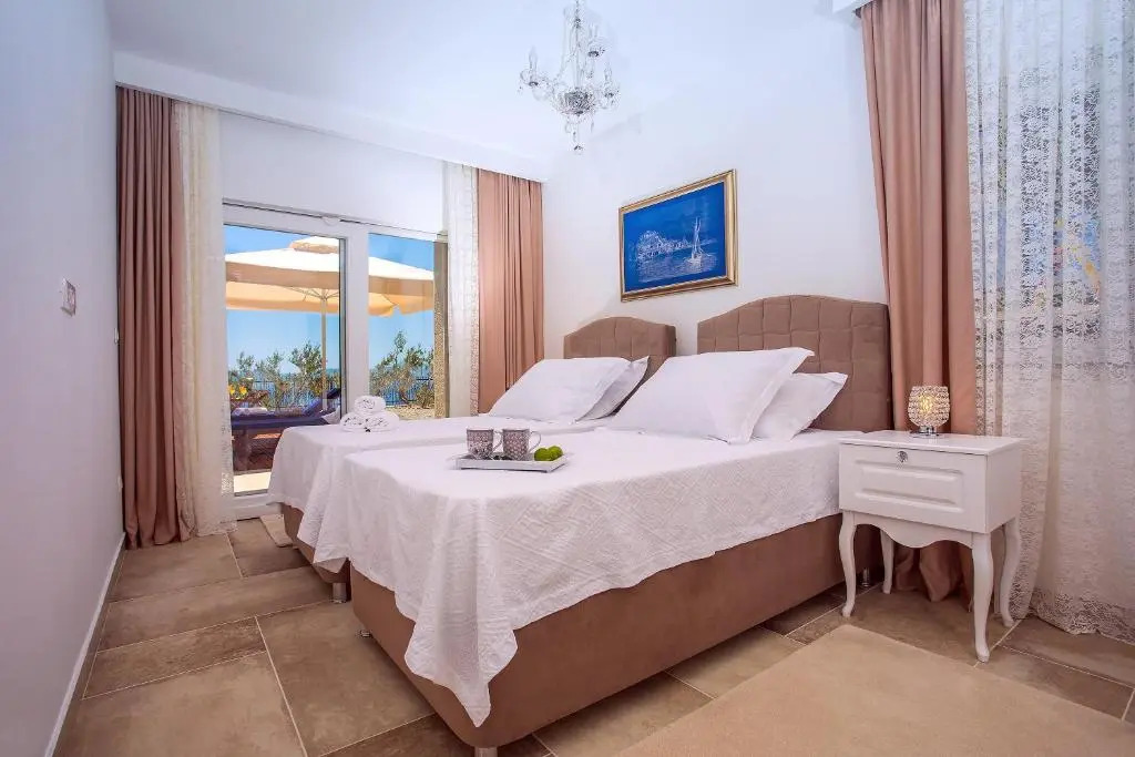 Villa Porto Mimice, 40sqm Heated Private Pool, 4 bedrooms, Sauna, Gym, Billiard