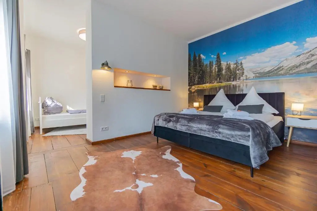 Exklusive Stadtvilla-190qm- Parkplatz- 3Schlafzimmer- 2 Bäder- Netflix- Waschmaschine- 4 Etagen-nähe Theater